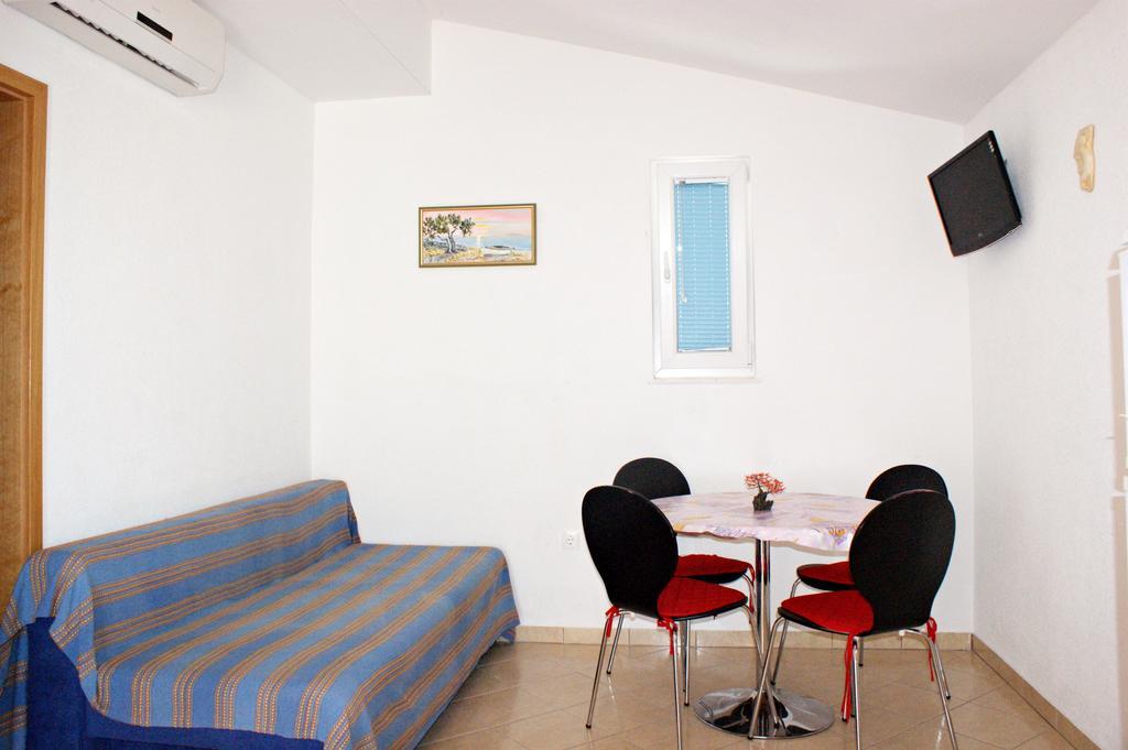 Apartments Kairos - Bili 9 Kaštela Zimmer foto