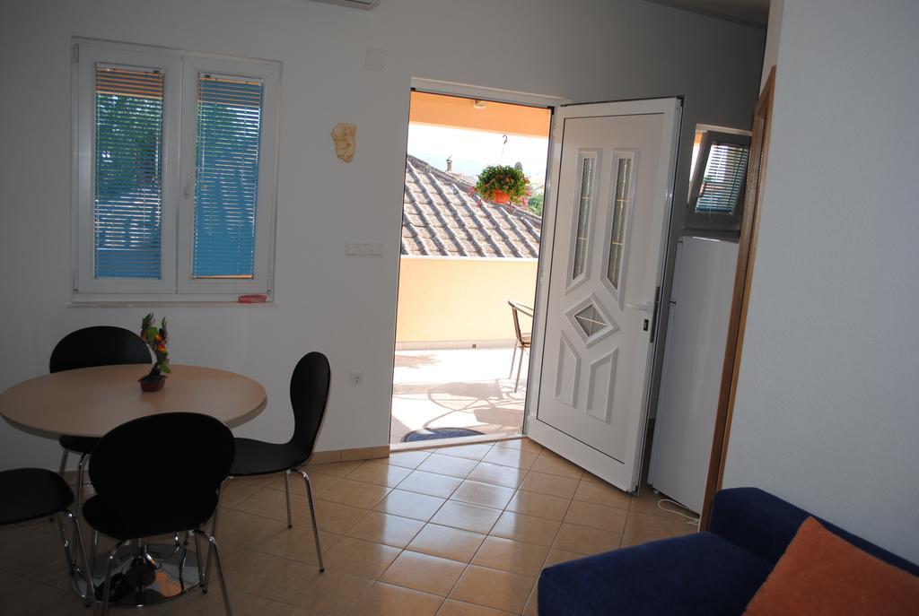 Apartments Kairos - Bili 9 Kaštela Zimmer foto